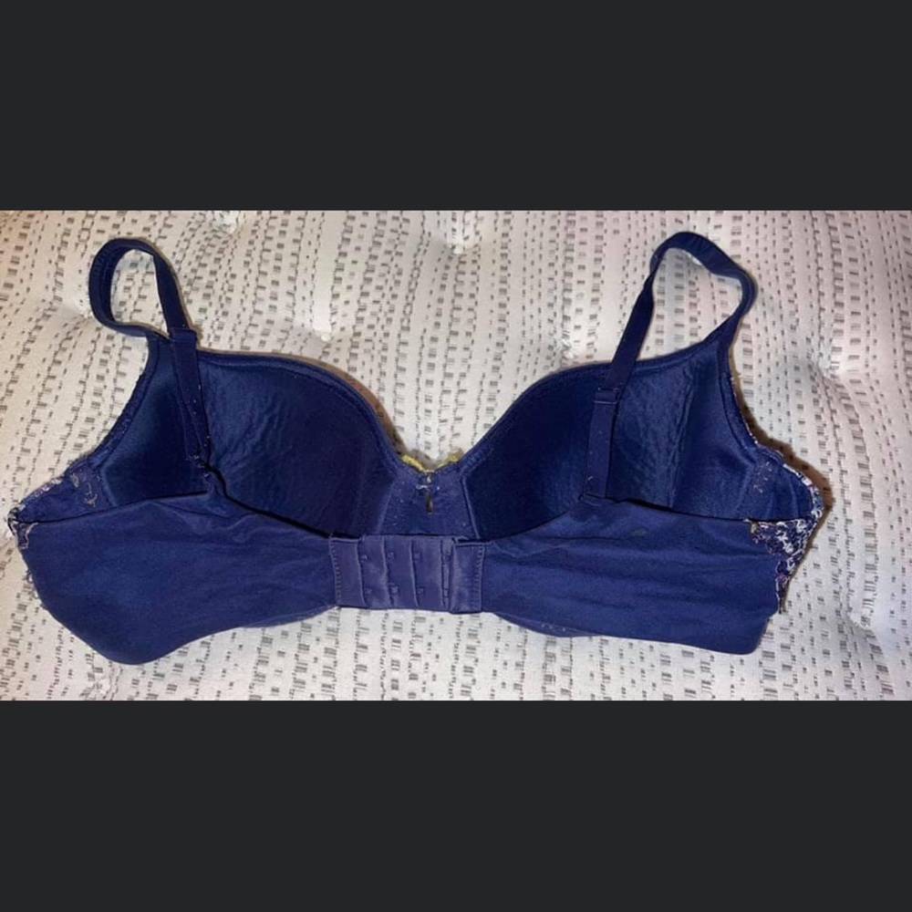 Victoria Secret - Picture 2 of 2